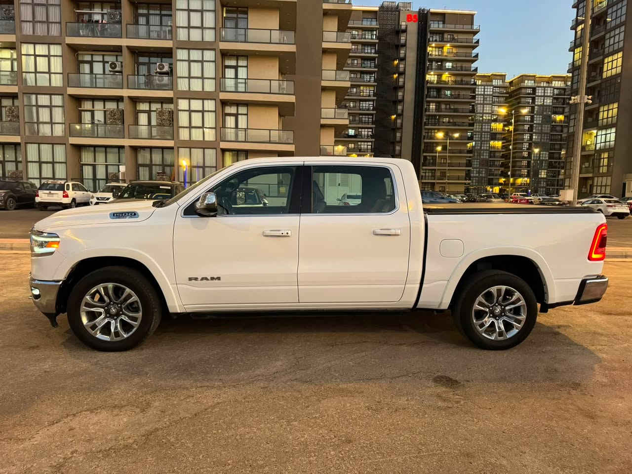 السلام عليكم للبيع
دوج رام لونك وكاله هارلم
RAM LONGHORN LIMITED
موديل2023
السياره كافله 
مكينه 5700
ماشيه 62 الف كيلو
رقم اربيل
بانوراما كامله 
كراسي كهرباء 
تبريد تدفئه كشنات امامي خلفي
كامرات 360 محيطيه
حساسات امامي خلفي
دوسات كهرباء
نقطه عمياء
مرايه كامره
ذاته شو
توقف ذاتي
رادار
مري شفط
تشغيل عن بعد
مري قلاب
سستم صوت هارمن
هوك كهرباء
بعد بيها هواي مواصفات
مكان السياره بغداد حي الجهاد
السعر420$ وبيها مجال
الاستفسار ***********
