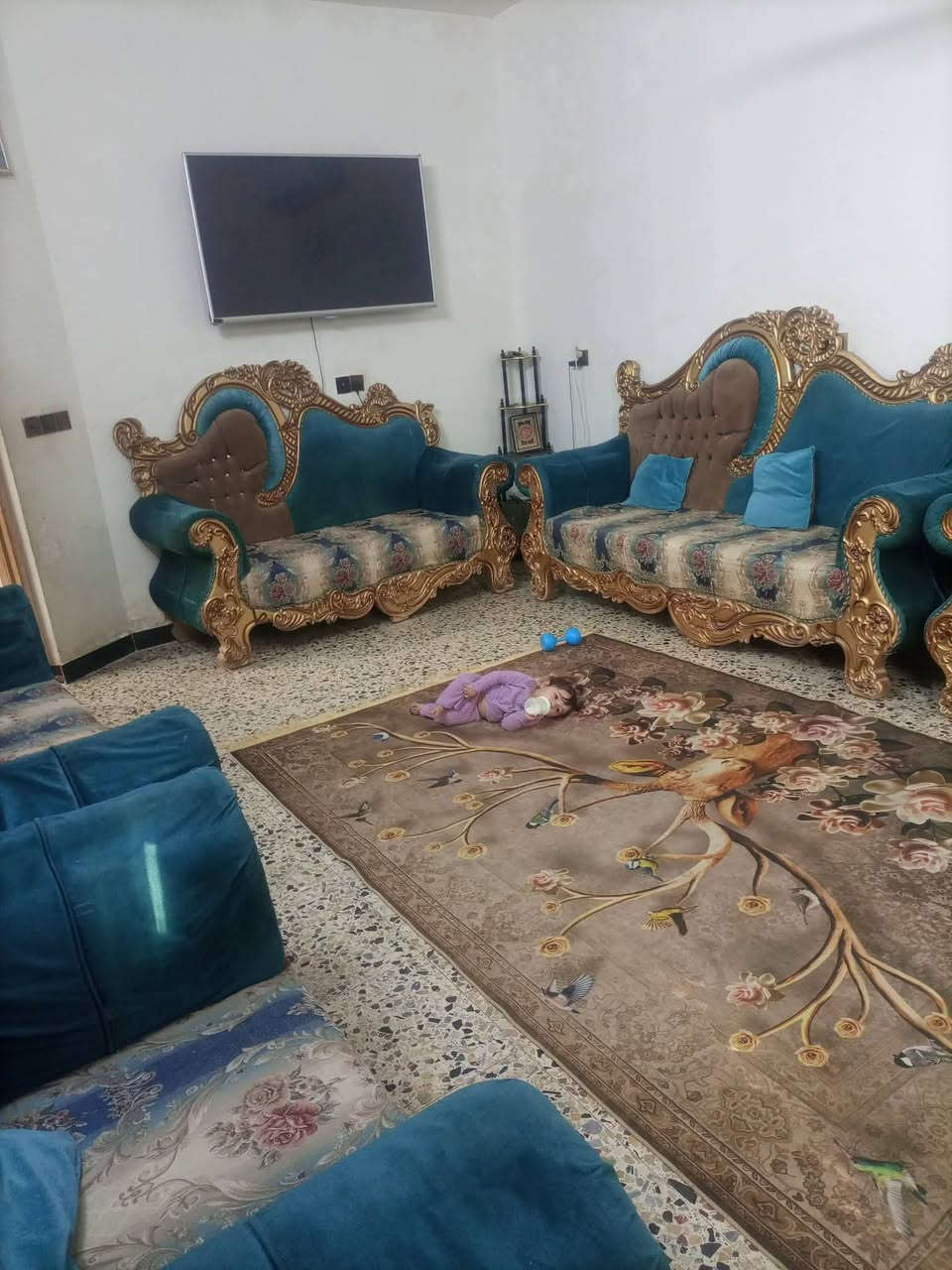 اعيد النشر تخم ١٥ مقعد يرهم للاستقبال وللصاله مستعجلين عل بيعته ٣٠٠ مكان حي اور ***********
