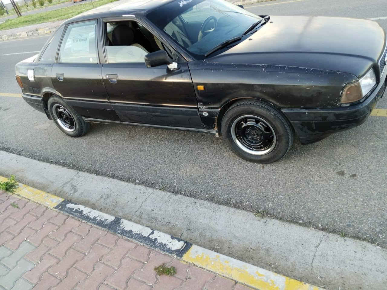 سلام عليكم سياره ودي للبيع موديل 1991 كير ومحرك وطخم شرط سياره بسمي كاربون بانزين موجود سعر 32 وبيهه مجال اي استفسار الاتصال على هاذا رقم ***********
