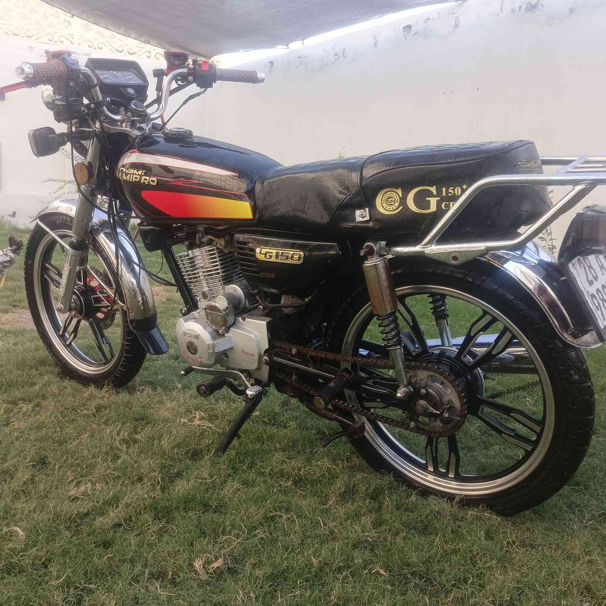 سلام عليكم دراجه نامه برو موديل 2022 جاهزه خمسه كير محرك نضيف 150cc رقم وسنويه بسمنه للستفسار اتصل *********** واتساب موجود

