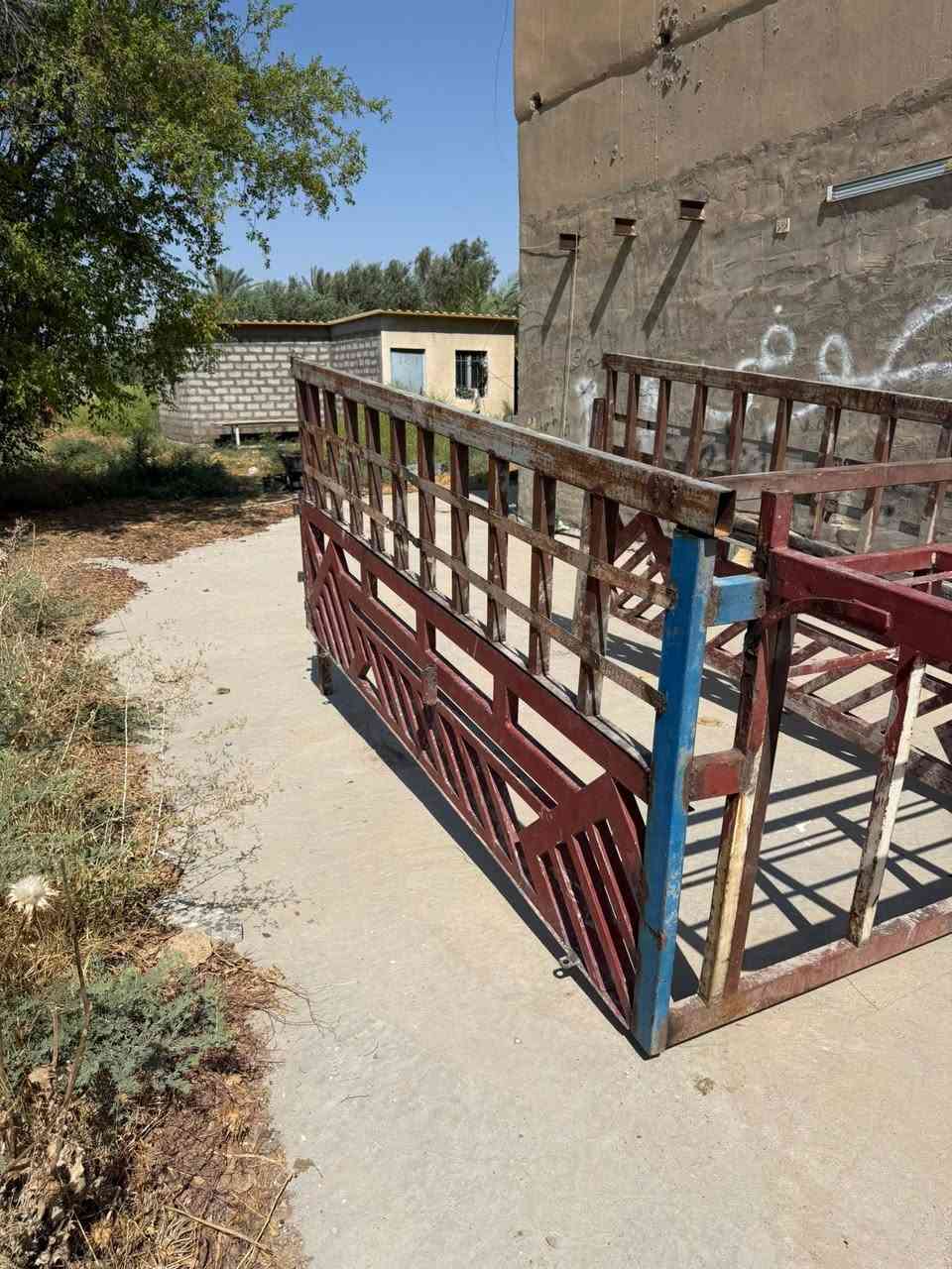 محجر مال نثيه للبيع مال حلال شخاطه عوزه بس صبغ سعر 200 وبي مجال العنوان ديالى خان بني سعد ***********
