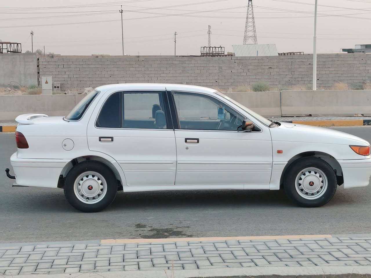 للاستفسار ***********
مسيوبوشي لانسر  موديل 1991 رقم بغداد مشروع وطني بأسمي . سيارة كير اوتوماتيك.  كير محرك  شرط شركة بالكارتون  جام كهرباء الاربعة مري كهرباء . سنتر لك تقفل اربع ابواب مع الجنطة.  جنطة كهرباء . قبق بانزين يفتح كهرباء 🚗 وضع شركة فول مواصفات  مصبوغة عام . شرط مكفولة من اي ظرر او حادث نهائيا سيارة وضع شركة . تبريد ثلج انجماد . تدفئه نار 🔥. تخم تاير جديد مع الاسبير . صدر مامي خلفي شرط . السيارة اترايها 2026. جديدة بمعنى الكلمة . كهربائيات من الدعامية للدعامية كلوب مابيها نقص . افر داريف شغال . ترايها من زاخو للبصرة.  كلوب جنطة شغال . كلوب سقف شغال . سيارة على مستوى السيارات القديمة واحد عراق ماكو انظف منها سيارة بالنسبة للقديم على مستوى العراق . العنوان سامراء
***********
