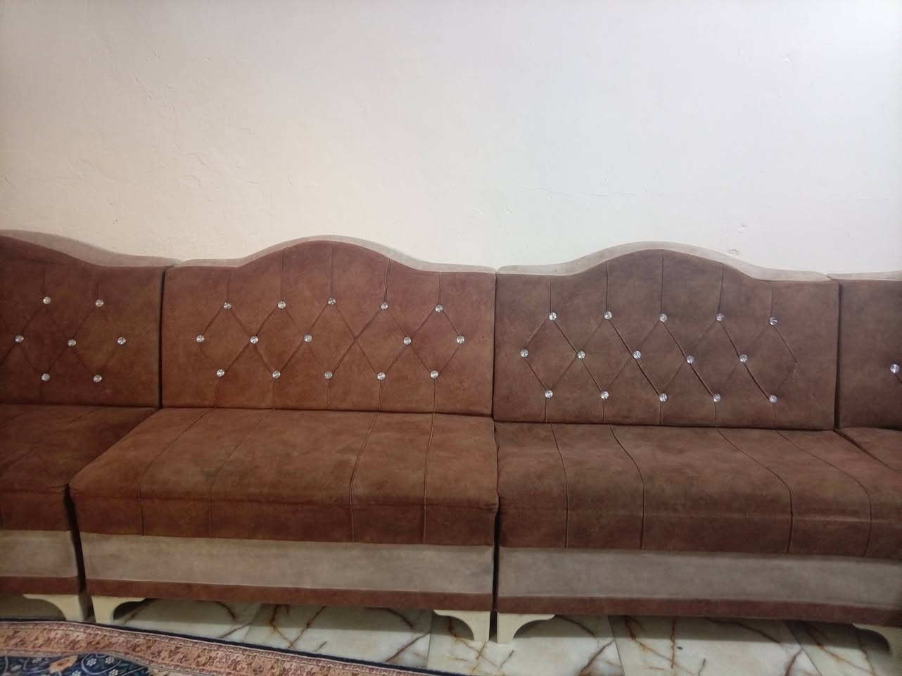 ديون للبيع نضيف وسعره حلو الاستفسار الاتصال ***********
