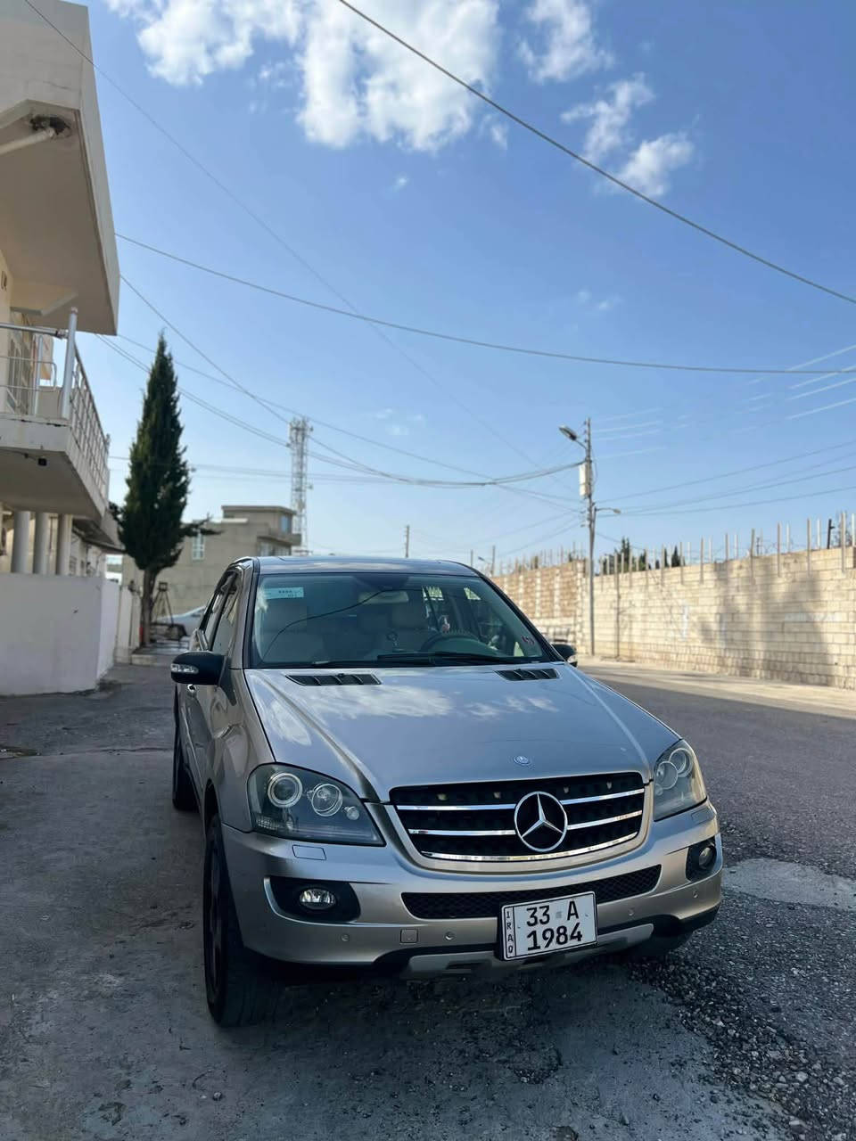مرسیدس ام ال ٢٠٠٦
تەنها موسە و بۆیاغ بەس جێگای موسەکانی هەیە 
فول مواسەفات مواسەفاتی یەک هەلیکۆپتەری هەیە مەکینەی هەشت پستۆن بی تۆڕبۆ سەرفی بەنزین بۆ سەد کیلۆمەتر پێویستی بە ١٦ لیترە بۆ ناوشار بۆ ڕێگای دەرەەە بۆ سەد کیلۆمەتر ١٣ لیتری پێویستە کۆدی ئاسایشی بەناوی خۆمەوەیە نرخی ٥٥ گەڵاو مامەڵەیەکی برایانە 
*********** دخان, السليمانية
