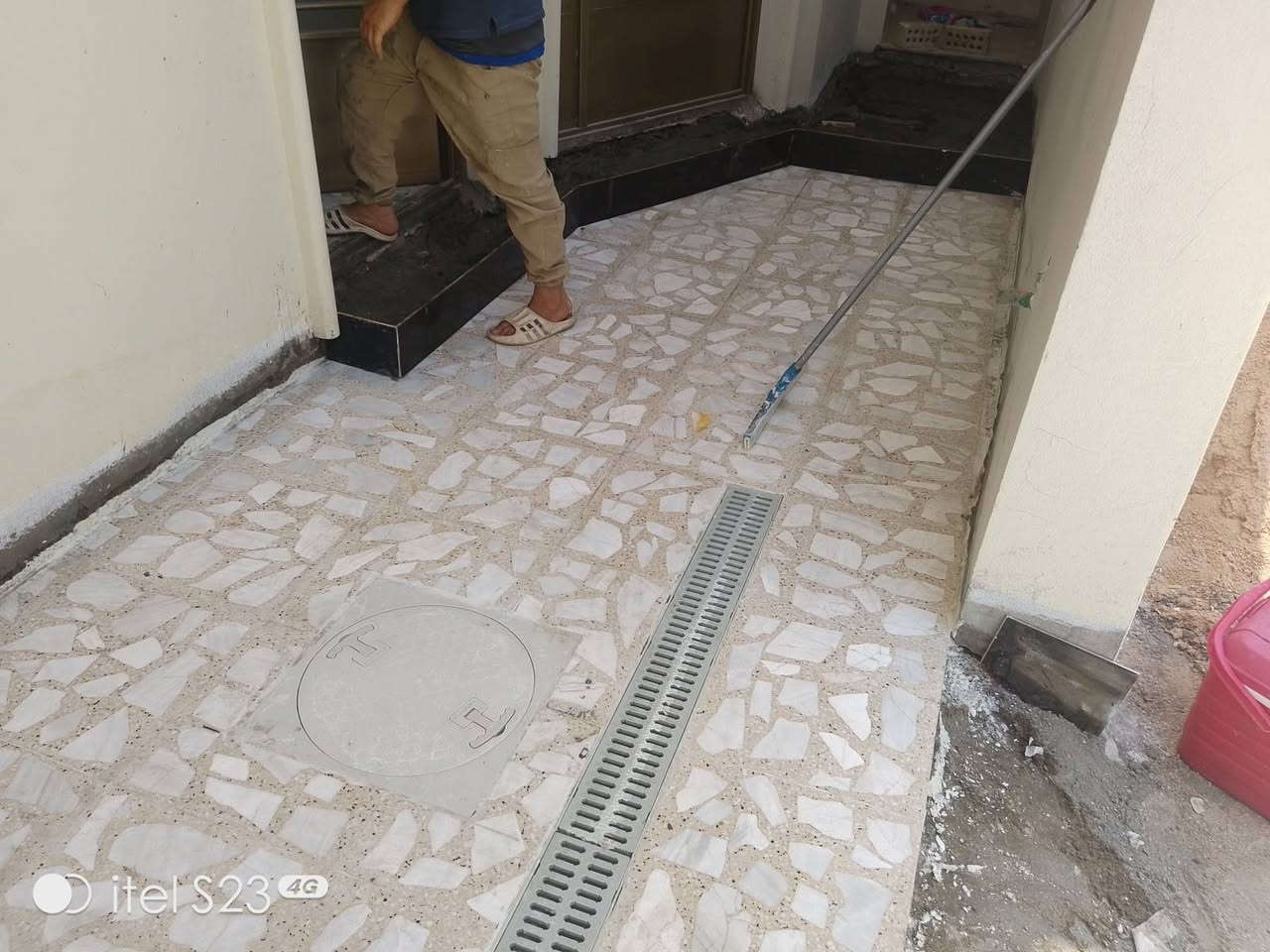 السلام عليكم خلفه سراميك جداري وارضي تطبيك بيات بورسلين لوح تطبيك فرشي شغل مرتب ونظيف متفرغ حالين مكاني كربلاء غير متواجد على الفيس اتصال على ارقام ***********//////***********
