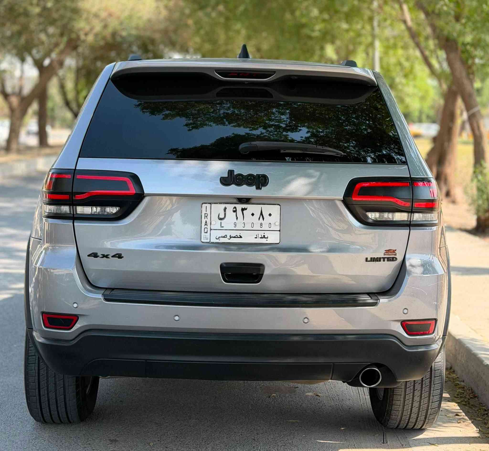 🚘 جيب جراند شيروكي 2020
🔹 الموديل: 2020
🔹 اللون الخارجي: رصاصي
🔹 المحرك: 6 سلندر
🔹 القير: أوتوماتيك
🔹 الدفع: رباعي
🔹 الشاشة: شاشة كبيرة
🔹 الداخلية: جلد
🔹 الكشنات: جلد
🔹 المقاعد: كهربائية
🔹 المقود: متعدد الوظائف
🔹 كاميرا خلفية
🔹 حساسات خلفية
🔹 تحكم بالمقود
🔹 بلوتوث + USB
🔹 مثبت سرعة
🔹 تكييف أوتوماتيك
🔹 تشغيل بصمة
🔹 دخول ذكي
🔹 جنطات ألمنيوم
🔹 أنظمة أمان متعددة
🔹 السيارة بيها بنيد +دعاميه 
🔹بنورامه
🔹السعر 19,500 الف دولار 
للتواصل ***********
