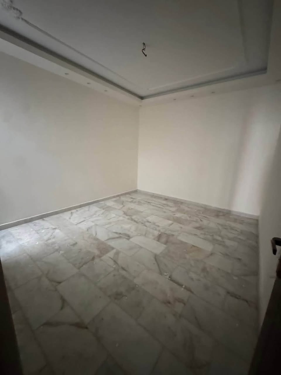 مشتملات تون للبيع عدد اثنين البنوك مربع كنيسه
المساحه ٨٥ متر بناء حديث غيرومسكون 🏠

الواجهه ٤.٤٠ والنزال. ٢٠. متر. 🏠

المحتويات استقبال ومدخل ثاني مطبخ حولى ومنور 🏠

عدد الغرف اربع نوم. مع نظام سويت 

لاستفسار اكثر لاتصال مكتب الأقمار للعقار شارع الكنيسه 

***********📞
