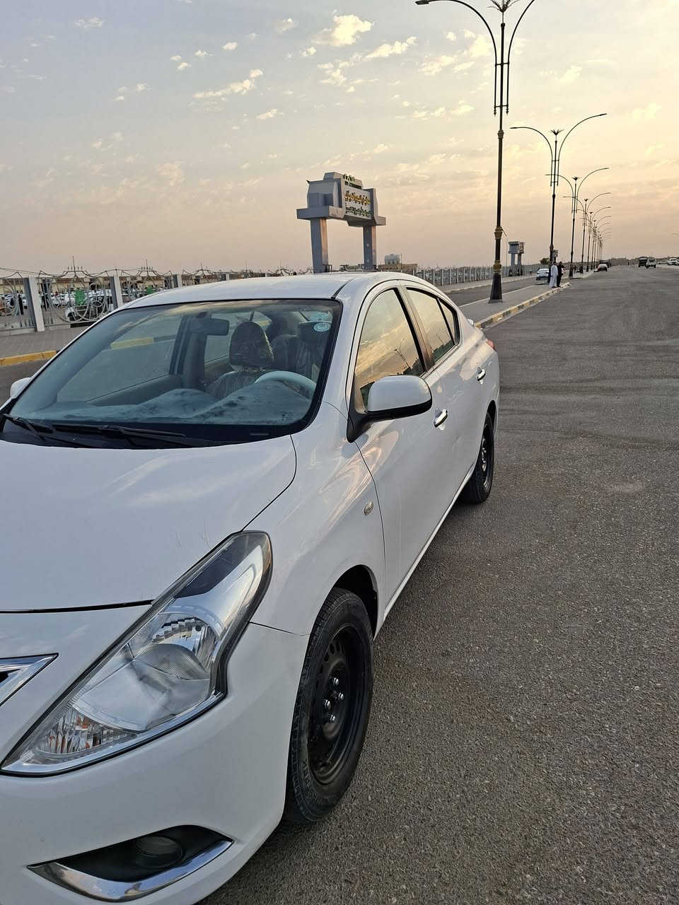 السلام عليكم
نيسان سني هندي ام البليته الزركه مديل 24 
السياره جديد بمعنه الكلمه كفاله عامه ماعده طخه بسيطه بجاملغ الامامي يم سايق مع رصعه يم الباب 
السعر ب 119 وبيه مجال قلليل 
شركه عبد الكريم شيخاني 
مكاني البصره الزبير.. 
رقم ***********
