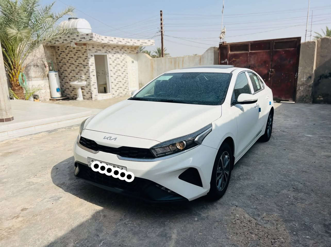 سلام عليكم سيراتو موديل 2022 سياره جديده كلش مكفوله كفاله عامه ماشيه 60 الف حقيقي رقم بغداد بسمي فول مواصفات 
فتحه سلايت
مري شفط
اشاير بل مري
3وضعيات قياده 
لد امامي 
محرك 1600
تبريد قطعتين 
داخل لونين 
مكان السياره الديوانيه
الاستفسار***********

