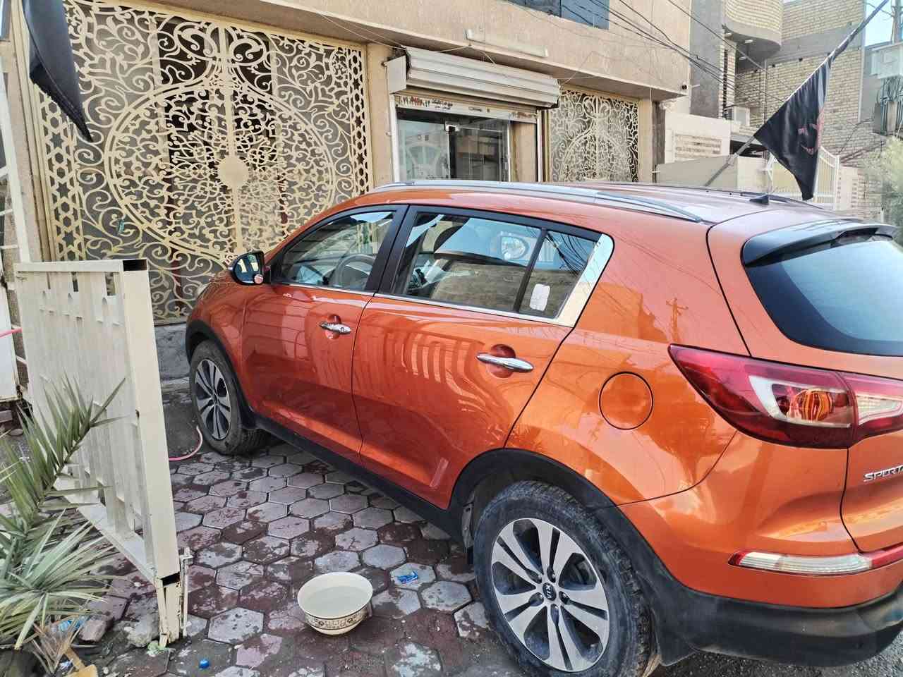 لا مراوس ولا قسط(نقد فقط) 
سبورتج ٢٠١٣ خليجي رقم بغداد أنكليزي بأسمي بدون فتحة سقف لون مشمشي سنوية جديدة صدرت ٢٠٢٦ لغاية ٢٠٣١
هزة شهر ١١ / ٢٠٢٥ 
غرامات مصفرةتحويل ثاني يوم
سنتر لك
المرايات شفط
كامرا بلادي
تحكم ستيرن
محرك دوش
بطارية جديدة
اطارات جديدة
صدر جيد جداً
كهربائيات كاملة
تدفئة وتبريد شغال
ملحقاتها سبير والجك
بيهة ضربة شبر فقط ومصلح على البارد بالباب الأمامي عكس السائق وصبغ الباب بسببها وبعض الشخوط والسونار مرفق بالصور
مكاني بغداد قضاء المحمودية
الشراي اكتب 1 يوصلك السعر على الماسنجر عجبك تواصل على الواتساب ***********

