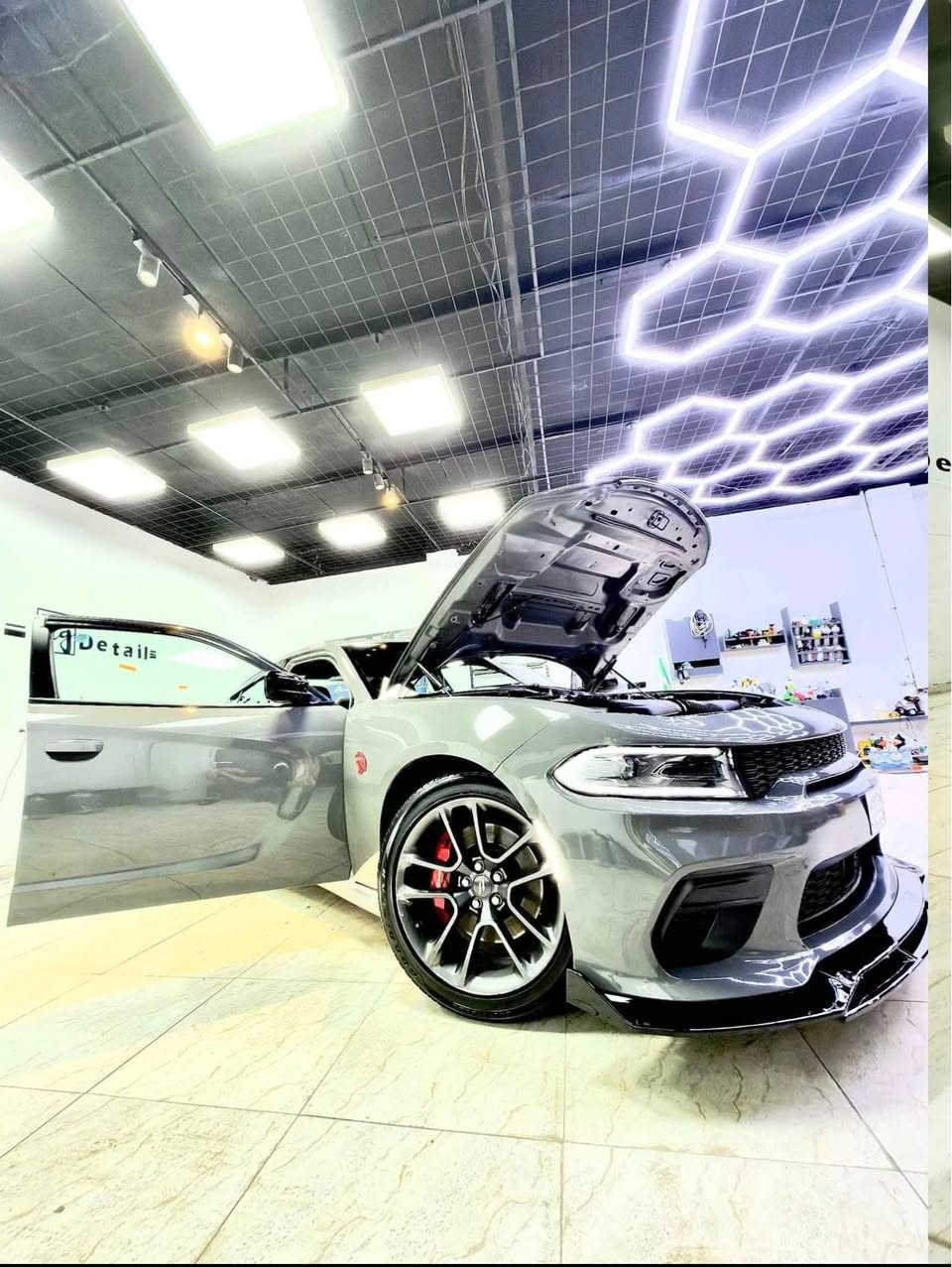 سلام عليكم 
جارجر سمنتي 
2023 GT
4 قطع صبغ 
صور حادثه مال امريكا 
موجوده مع الصور 
محدث بنيد وعاميه SRT 
بدون لوحات
حداديه كامله SRT
ويل  سكات 
السياره جاهزه ومتعمره تعمير جناي 
مكان السياره كربلاء 
السعر : 190 وبيه مجال 
***********

نص مكتوب في الصور:
- 3 من 12 HD