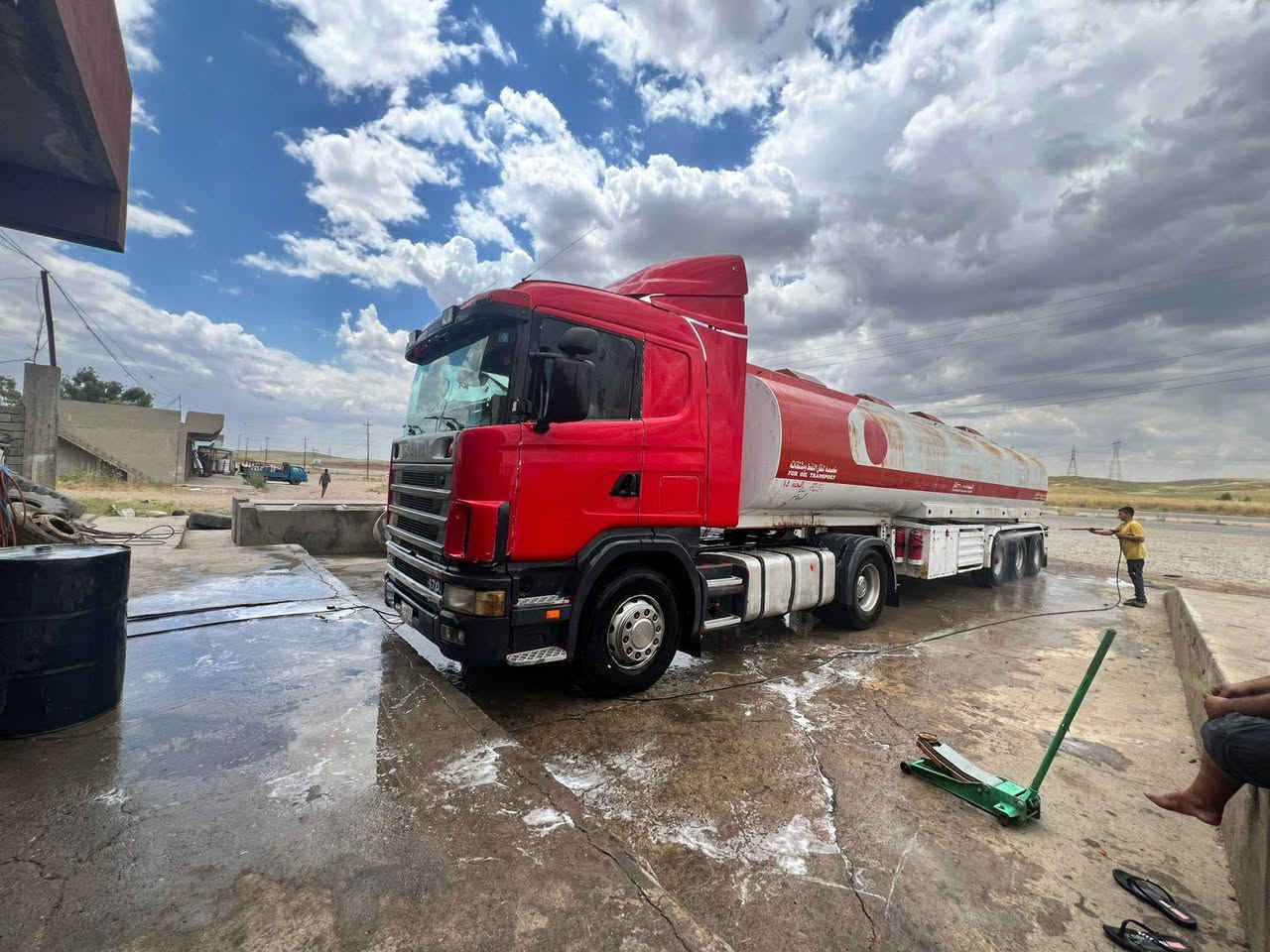 اسكانيا بس راس بدون اضبارة بيها قرص ٢٠٠٥ فول مواصفات بدون صبغ بلادي تبريد قفل مركزي كير كهرب ريتايدر سعر ١٢٠ رقم الجوال ***********

