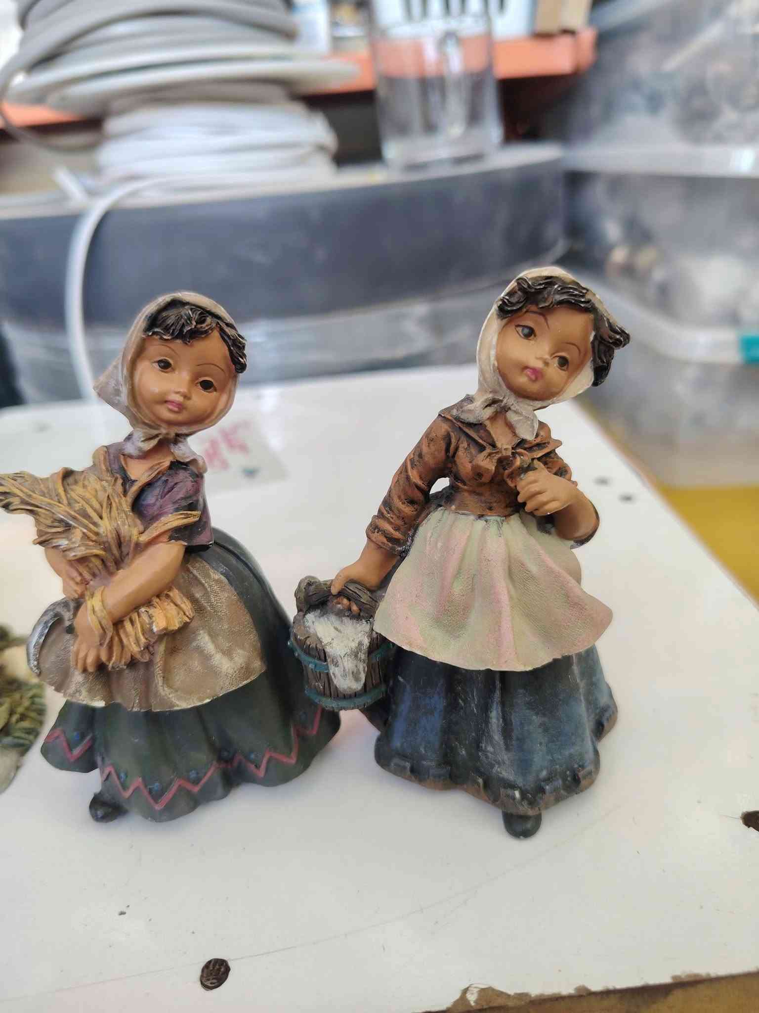 للبيع 5 دمى براتز Bratz اصليات MGA 
مع العاب بالة متنوعة
توصيل موجود
***********
