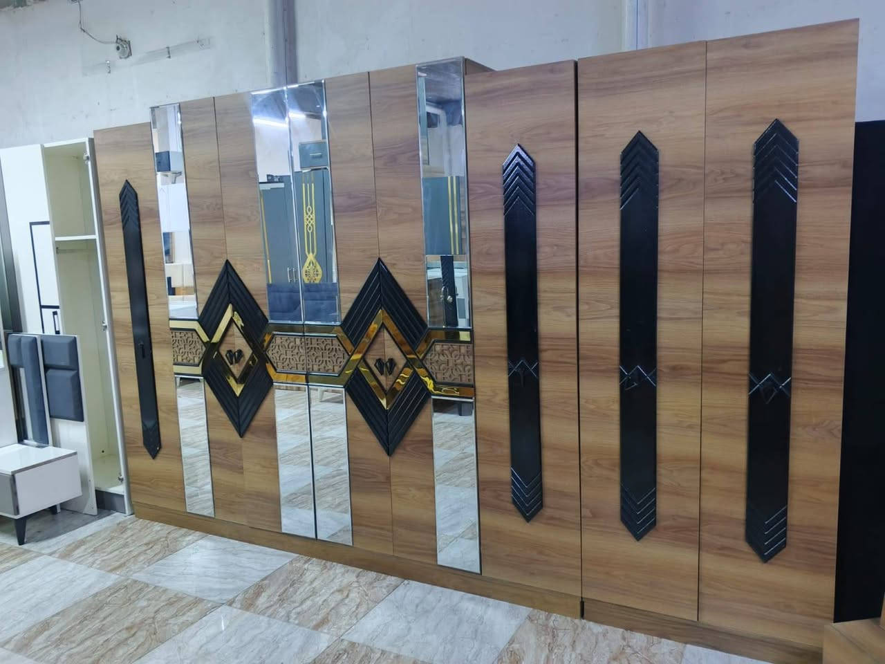 غرفة 8 ابواب 9 قطع 
للاستفسار ***********
