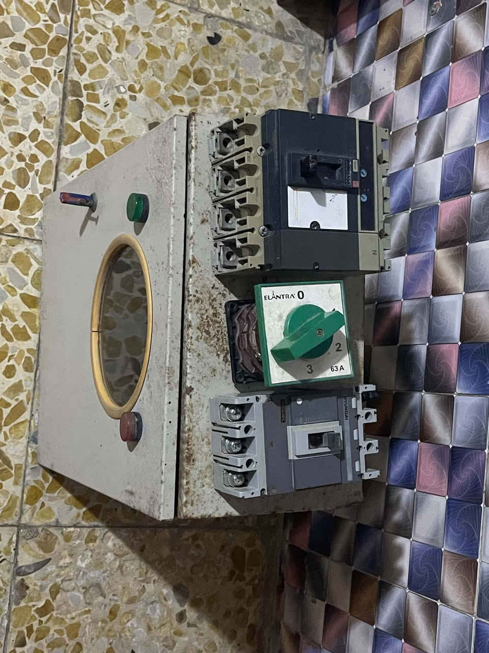 ضفيره  15 متر  3خطوط جديده السعر 25  الف
بورد حديد  10الاف
قاطع 250 امبير  السعر 50 الف 
قاطع 100  امبير + سلكتر السعر 25 الف 

البياع تقاطع درويش  ***********
