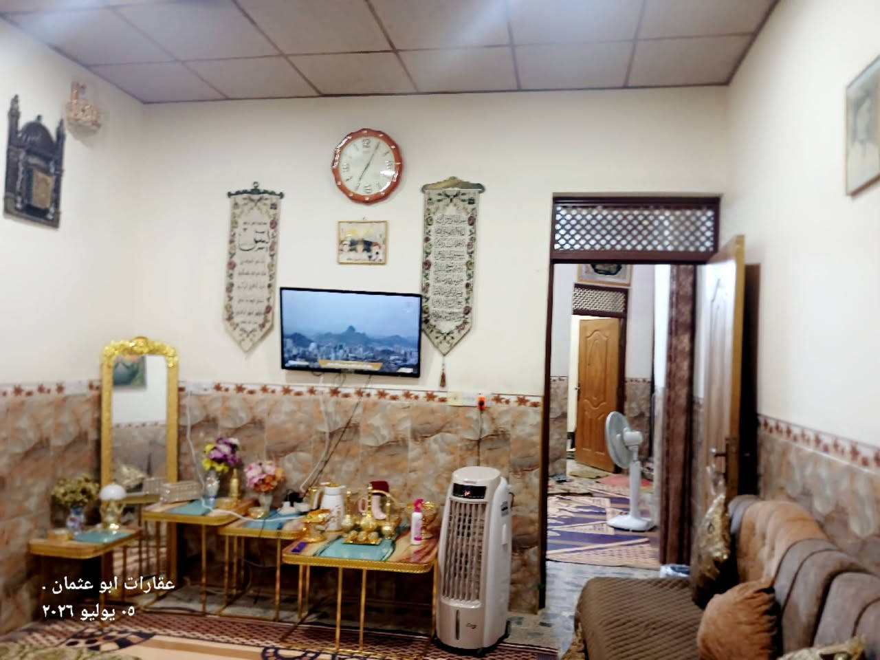دار للبيع حي الجامعة المساحه ٣٠٠م طابقين ٥غرف وصاله ومطبخ وستقبال مجموعة صحيات غرفتين سويت الواجهة حجر ومرمر طبيعي البناء كله طابوق شغل جناي درجة أولى شارع ١٠م الستفسار عن السعر اتصل ***********
