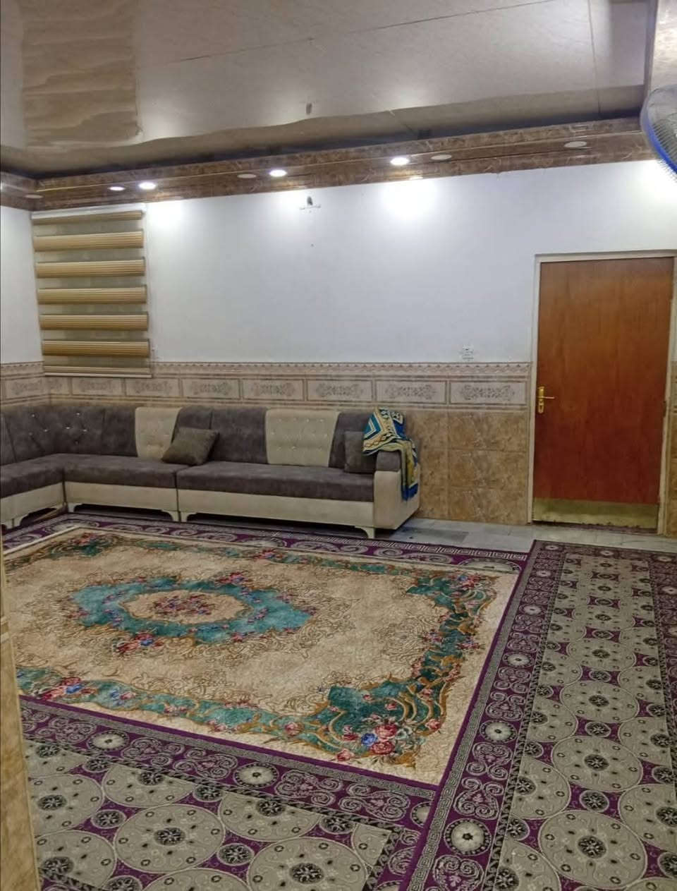 للبيع بيت ٢٠٠متر في حي النداء خلف شارع جامعة الكفيل طابقين كونكريت مسلح يحتوي على ستة غرف نوم واستقبال وصالتين ومطبخ وحمام عدد ٣ السعر ١٦٥مليون وبي مجال للشراي للإستفسار مراجعة مكتب ابو علي التميمي للعقار في حي الوفاء بداية شارع المركز القديم أو الإتصال على الأرقام التاليه ***********
***********
***********
