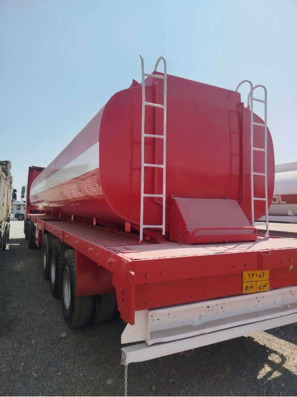 للبيع ….تريلة 🚚  تنكر مارسيدس 
شمعة موديل 1997
كير مكينة شرط 
اصل ربط مالها تنكر    
العنوان أربيل  طريق مخمور 
***********
***********
