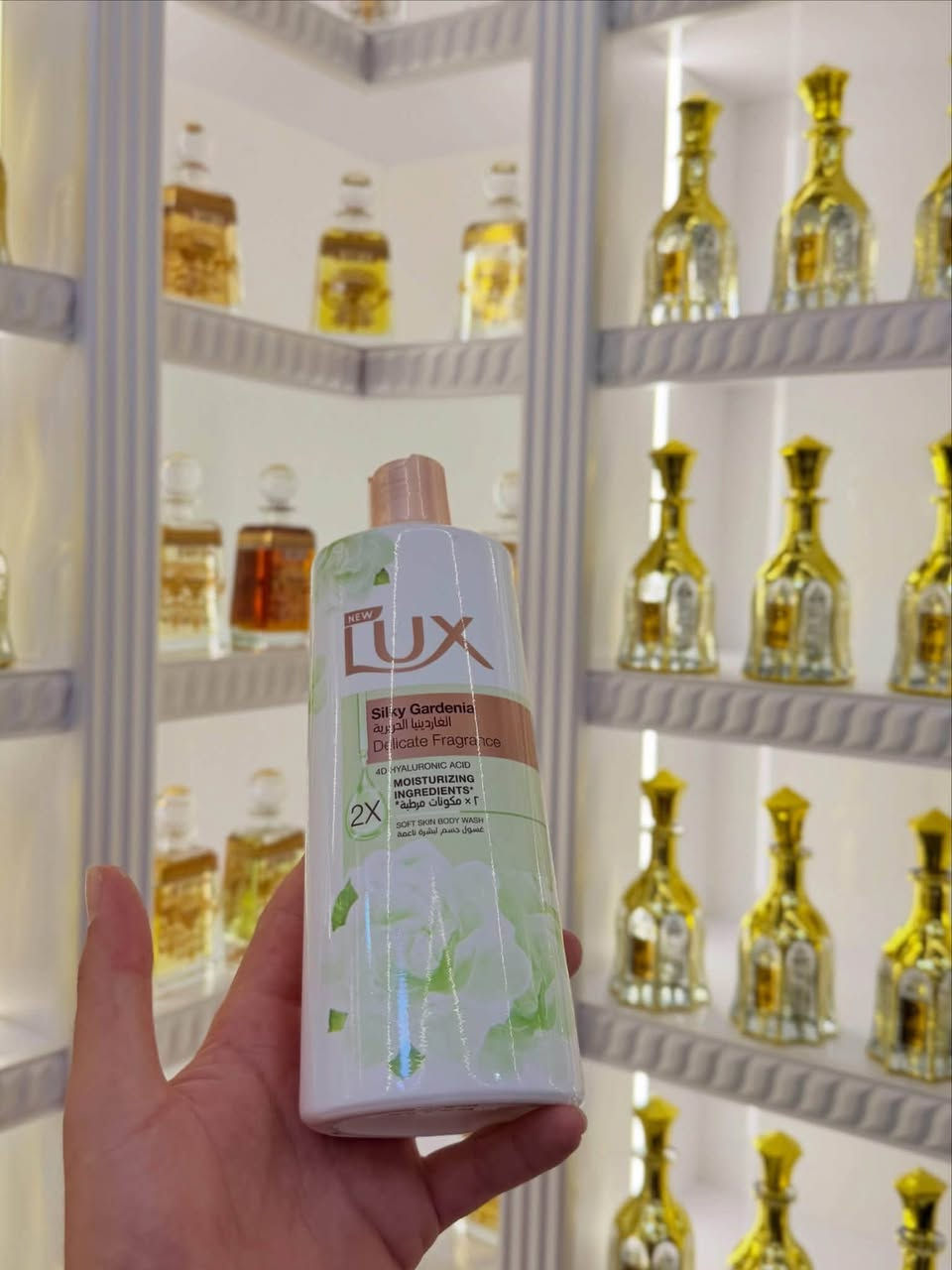 شاور جسم لوكس LUX الأصلي💯
سائل استحمام للجسم غني عن التعريف بعطره الرهيب
 الهادئ والثابت ويبقى ساعات بعد الاستحمام
🔹يتميز برائحة جملية جداً
🔹يعمل على ترطيب البشرة
🔹يعطي البشرة نعومة
🔹ينظّف الجسم بعمق

طوز خورماتو - مجاور مصور الجامعة📍
للحجز والاستفسار دايركت📬
***********
