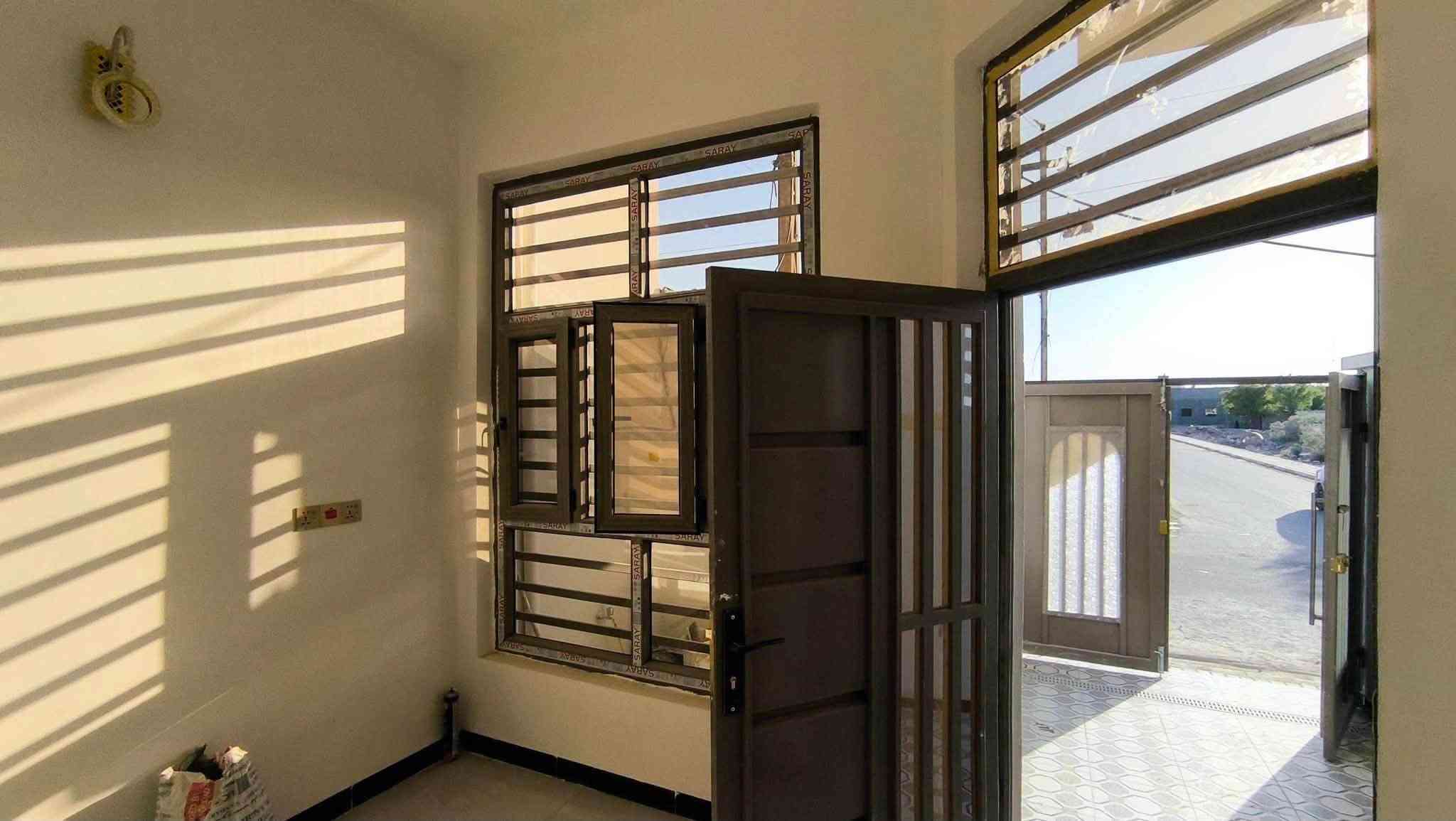 دار للبيع مساحة ١١٥ متر
🏠مواصفات الـدار 

 صالتين 
غرفة نوم عدد 3 
مطبخ 
استقبال 
صحيات داخليه وخارجيه

طـابو صرف بنـاء كونكريت 

بناء حديث غير مسكون جاهز تسليم مفتاح 

📍 عنوان الدار حي الفرات مقابل مدرسة المتميزات الجديده المدرسة الصينية 

للاستفسار اكثر خاص

او الاتصال ***********
