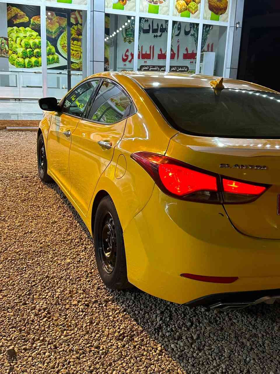 سلام عليكم النتره امريكي بيه جاملغ امامي بدون دوخل فقط موديل 2014 شكل ١٦ منضومه تبريد صار يومين من شديته  تخم تاير دوشمه عامه كشن وكاعيع وتنته  صبغه جديده كير مكينه 1800 خير من الله  السعر 87بيه مجال  مكان سياره كربلاء طوريج ***********
