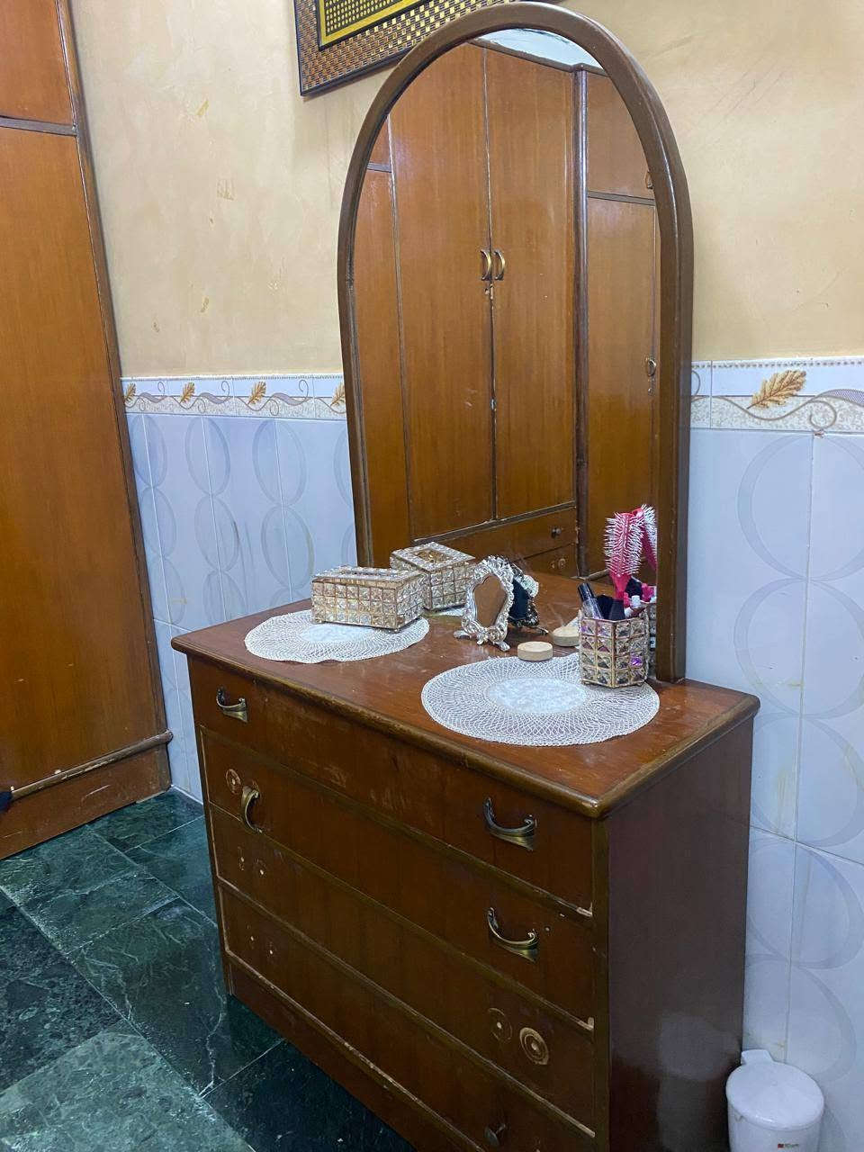 سلام عليكم عندي غرفه عراقيه البيع تتكون من 7قطع التواصل عل هذه الرقم  ***********
