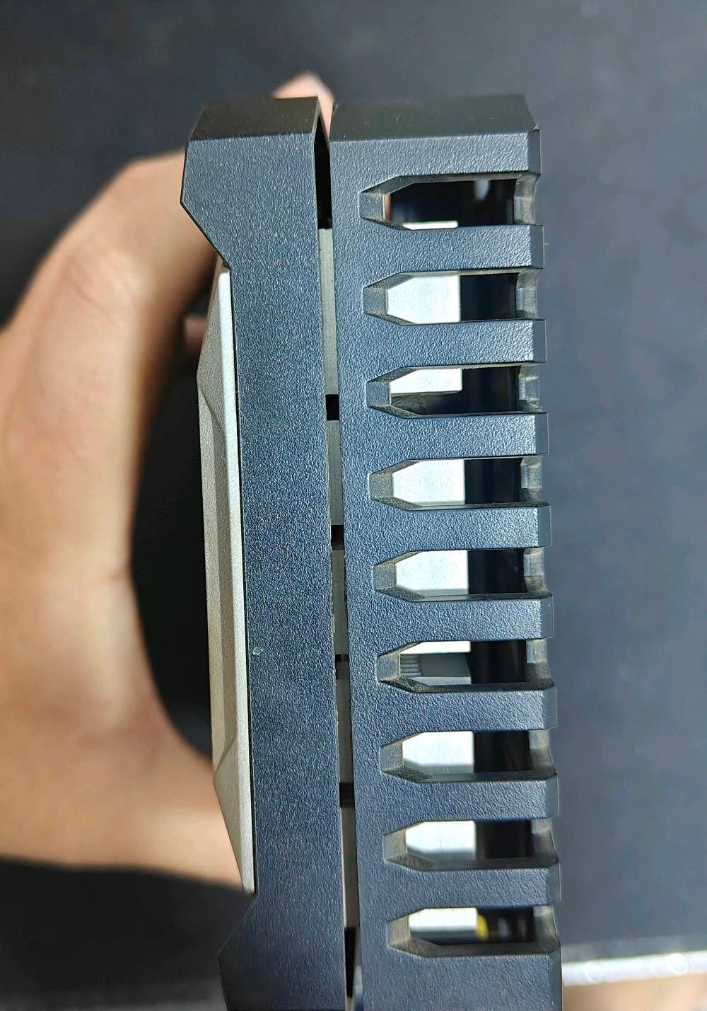 السلام عليكم 
GEFORCE RTX 2060 (6GB) 
نظيف شغال مابي اي ماشكل 
200 الف قفل 
مابي كارتون ولا مبدل معجون