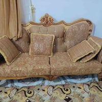 كنبة • للبيع • قابل تفاوض