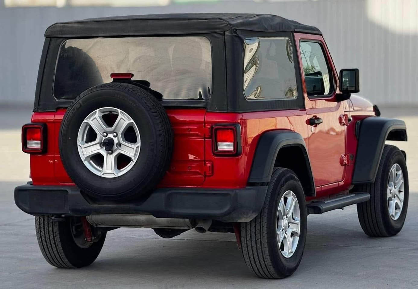 للبيع او مراوس 
Jeep Wrangler 2023 Sport
جيب رانكلر 2023 سبورت
4 سلندر تيربو 

فول فول مواصفات/  سبورت
 جام كهرباء اوتو
 شاشة - كامرة
 قطعتين تبريد
هيتر بالمري

ماشيه 14 الف ميل 
تك باب كشف 
تم تخفيض السعر
السعر 185$ بدون رقم

مرقم باسمك 200$

بيها صبغ ع كد شبر بطرف البنيد موضح بالصور !

للاستفسار خاص او واتس او اتصل
***********
