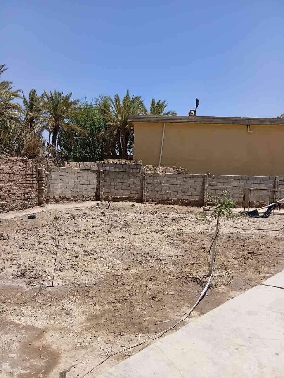 بيت للبيع في بابل يبعد عن جامعة بابل ٣ كيلو متر
نزلت ابراهيم الخليل ع
تبليط اباب الدار المساحه ١٠٠٠م ٣ غرف نوم مع هول مع صاله تسعه ونص
البيت عگاده  النظافه كما في الصوره  خدمات ماء كهرباء تبليط
السعر 45
اتصال ***********
