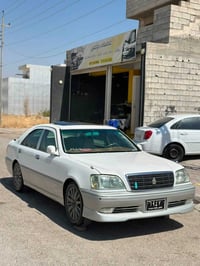 نجف • أصفر • فتحة سقف