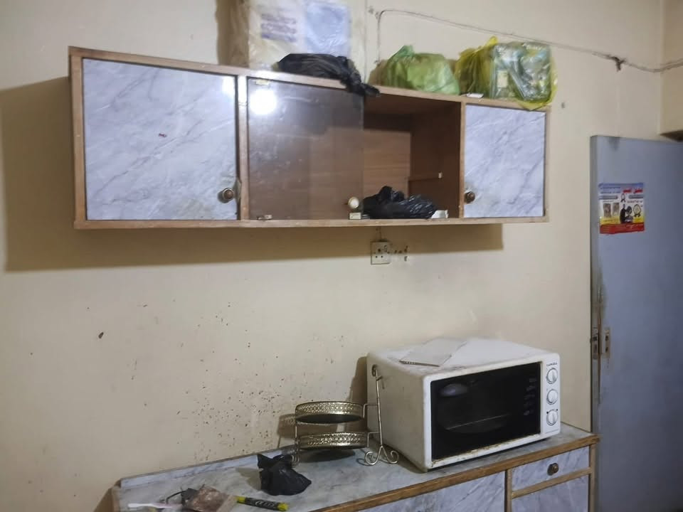 معرض وكاونتر وسنگ وقنفات للبيع مكانهن السكنية ***********
