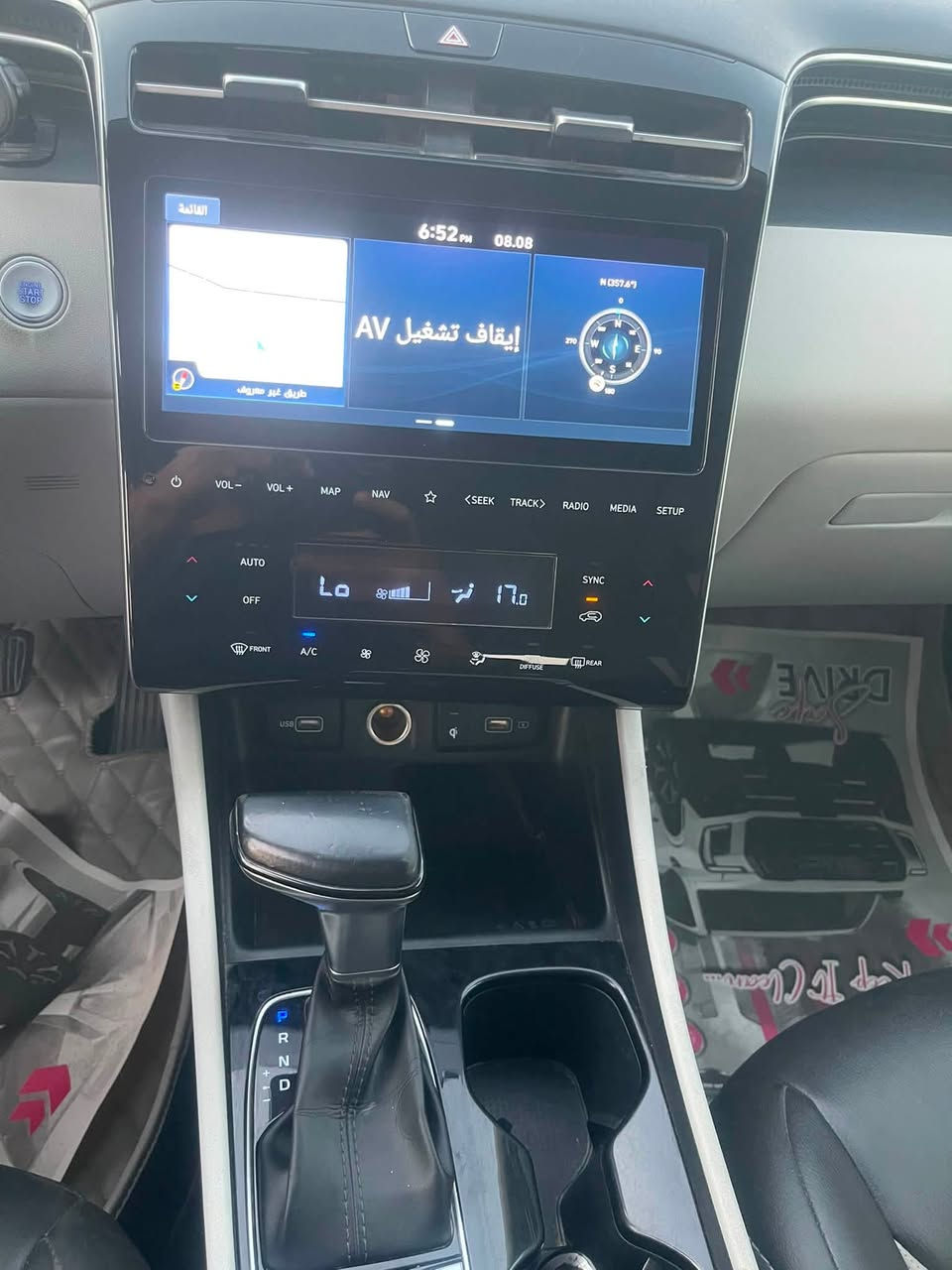 السلام عليكم 
توسان 23 فول مواصفات تبريد كشنات الاماميه تشغيل عن بعد 
فقط جنطه مو كهرباء 
بيها رصعه الجاملغ الخلفي عكس السائق 
رقم بغداد ماشيه 73 
مكانها بغداد ناحيه الرشيد***********
السعر 200
