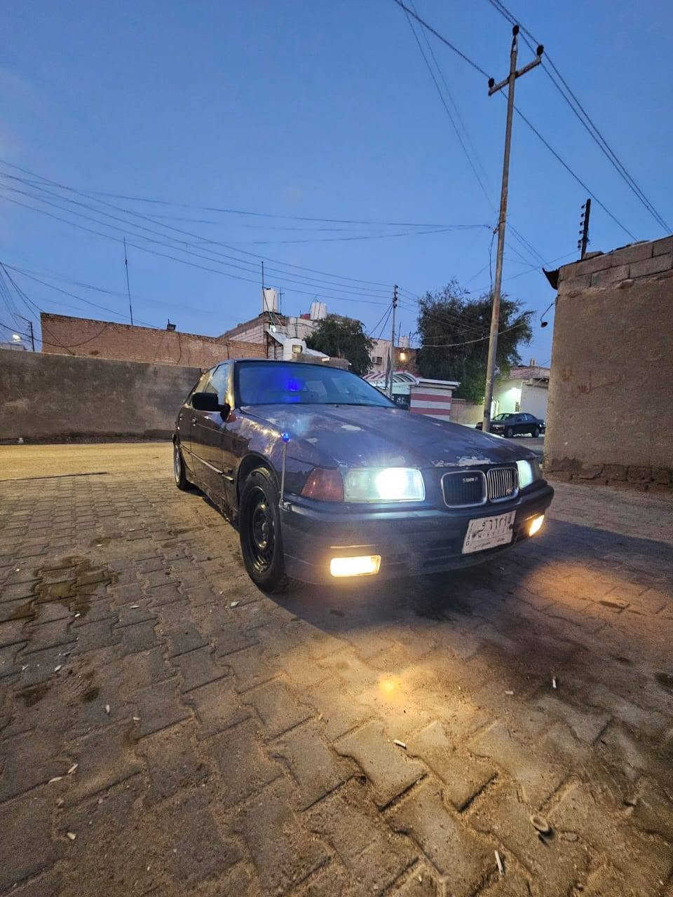شباب السلام عليكم شباب سياره بي ام اي 36 للبيع موديل 1992 ماكينه سته سلندر مسكر السياره رايدينها بالصبغ جماليه حداديتها 50% تبريد رايده بس كمبريسر كل غراضه كامله بيع مستعجل ومحتاج السعر 40 ورقه وبمجال مكاني البصره يريد السياره يتواصل على هذا الرقم واتساب  ***********  السياره رايدينها نوع بسيطه سياره كلش حلوه للتنويه توني شاد ماكينه

نص مكتوب في الصور:
- صارحتني العمر خلصان كاني نارع بسكنه
- @lAfr0