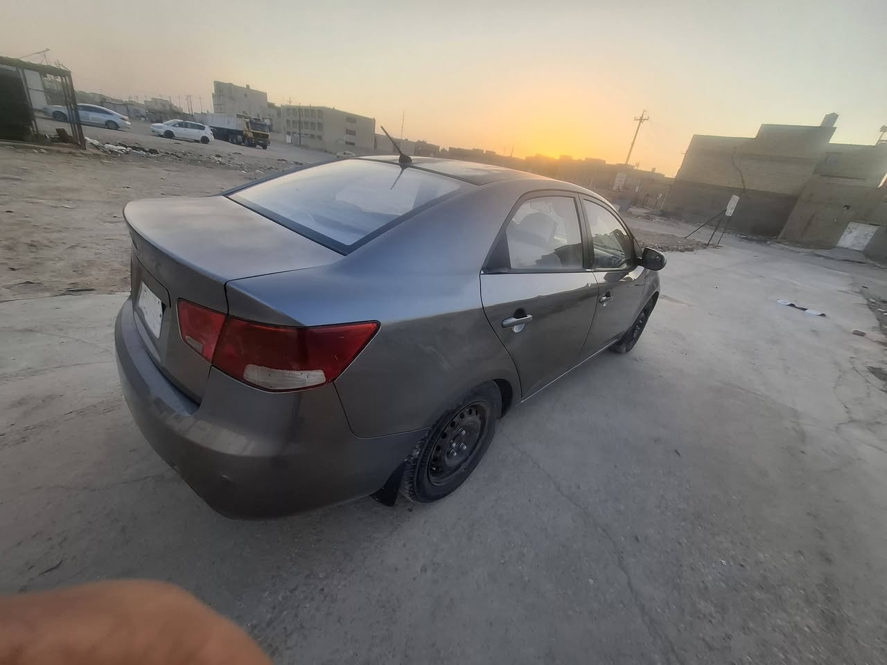 السلام عليكم بيع او مراوس بتكسي كوري فقط 
سيراتو خليجي موديل ٢٠١٢ 
رقم ذي قار انكليزي فقط استلام لوحات 
مكينه ١٦٠٠ بيه تنقيص 
كير جيد جدا ٦ نمره 
كهربائيات كله شغاله 
تبريد ثلج ❄️❄️❄️
غرفه جديده ونضيفه 
بيه ٣ قطع تبديل  
وبيه رشات مكانات بسيطه اثر جراد 
سياره ما بيه خياس برانكيت كفاله  
عندي وكاله عامه بيه السعر ٧٠ 
مكاني ذي قار الشطره 
رقم الهاتف/***********
