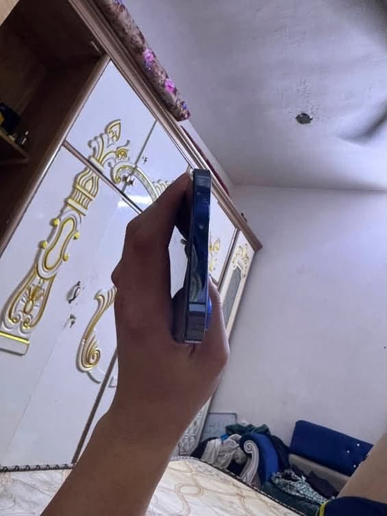 السلام عليكم 12 برو ماكس للبيع كله شغال ب 300 وبي مجال *********** واتس
