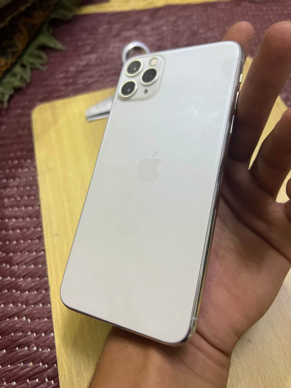 سلام عليكم لبيع آيفون ١١برو ماكس شرق اوسط جهاز نضيف وجديد ذاكره ٢٥٦مستبدل فقط شاشه اصلي سعر ٢٦٠وبي مجال قليل تصال علا هاذا الرقم ***********
