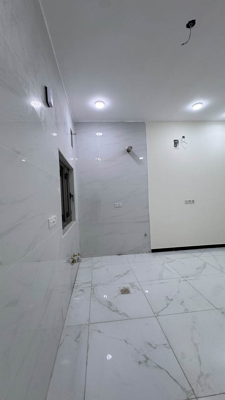 شقة طابق اول للايجار
تصلح لسكن العوائل 
العنوان :ياسين خريبط📍
المساحه :100م 
المحتويات :  غرفتين منام + صاله + مطبخ + صحيات 
-زيرو غير مسكون سابقا -

الأيجار : 650 الف 🔴
للتواصل :
***********
***********
