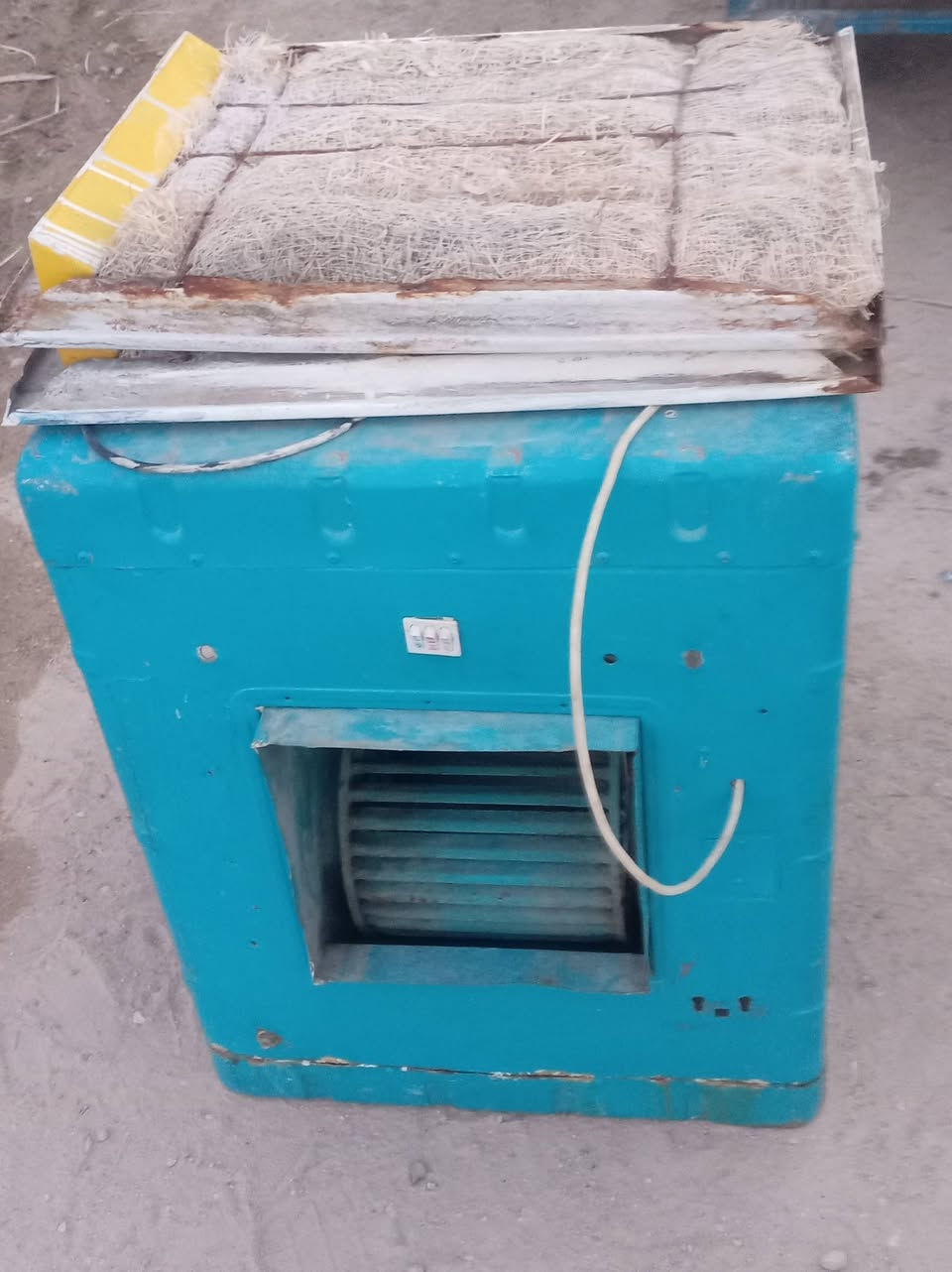 مبردة حجم وسط شغالة تخبل نضيفة كلش ماطور حجم كبير سرعتين
ليف نضيف كلش كشر نضيف
ب٦٠ كربلاء حي النضال نهاية كراج كيات حي البعث ***********
