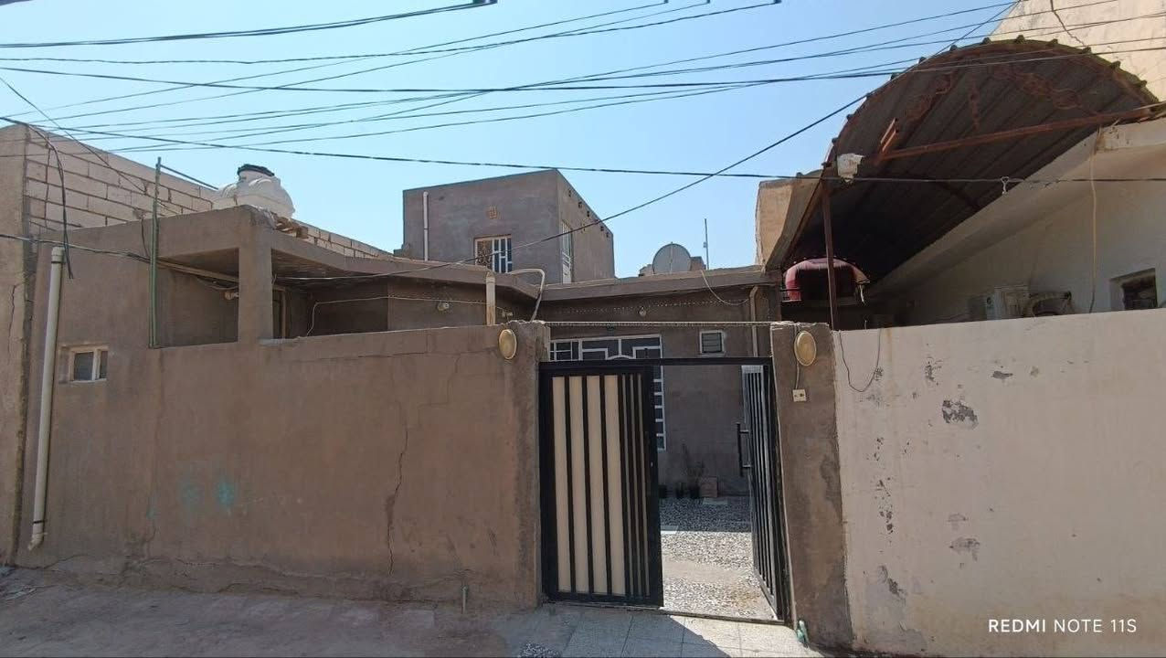 بسم الله الرحمن الرحيم
#بيت_للبيع 

العنوان📍 البراكية شارع علكم قرب مدارس آيات الرحمن 
طابو زراعي بي مكاتبة مع مالك الارض مع صورة لسند الارض
المساحة 125م واجهة 8.35 نزال 15 غرفة و استقبال ومطبخ وصالة  مفتوحة على البيتونه كبيرة تحتوي على مخزن و حمام داخلي و خارجي أيضاً و مكشوفة 
💸السعر 43 مع المجال .
التواصل مع  الرقم ***********

نص مكتوب في الصور:
- REDMI NOTE 11S