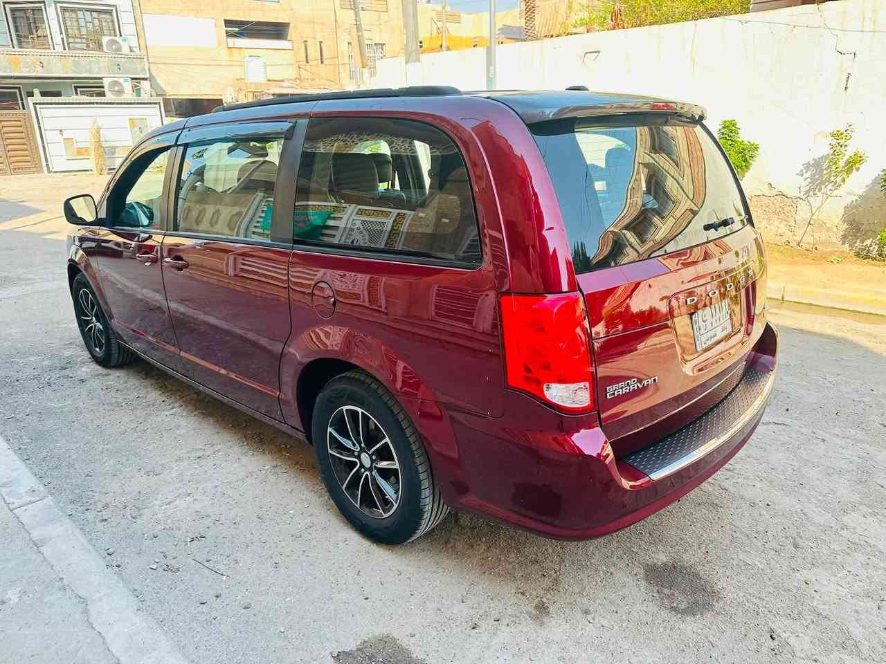 السلام عليكم دوج كرفان 2019 GT فول مواصفات ٣ بيبان كهرباء جلد كشنات تدفى تبريد بردات ٣ دفديات ب قمارة السيارة من موديله عندي ومابيه اي نقص كله جديد كاملة تراي مال زيرو حادث بنيد وجاملغ  وبيه كلير من امريكا بدون اي دواخل ماشية ١٠٠ الف مكان السيارة الكاظمية السعر 15,500$ هاتف ***********
