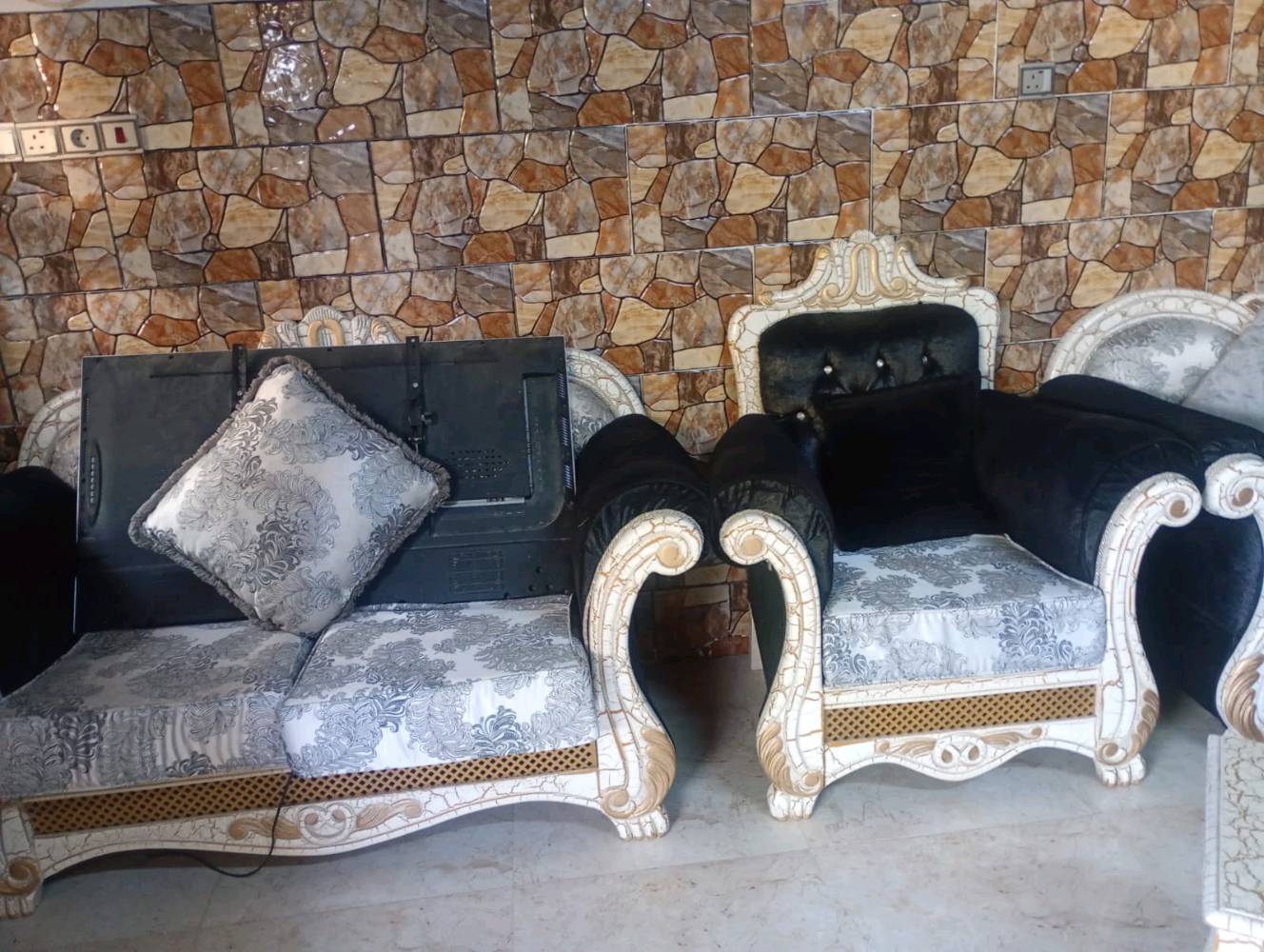 ديوان ملكي عشر أمتار معا طبله كبيره 4زغار سعر 650بي مجال