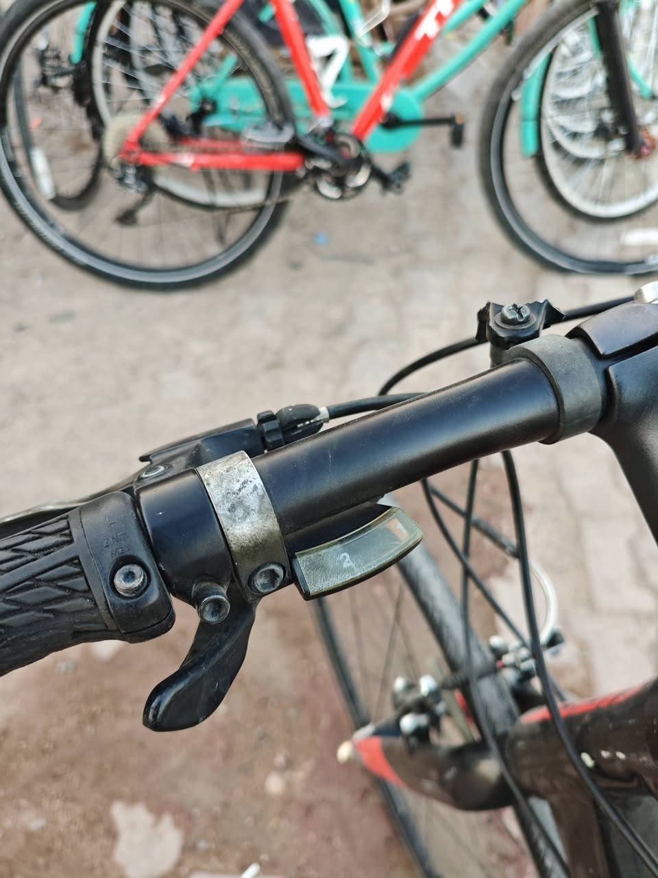 سلام عليكم
متوفر دراجه هجين GIANT CROSTAR 🚴‍♂️

معدن المنيوم بالكامل 💯

سستم  SHIMANO 8×2 

 تُعد واحدة من أخف الدراجات الهجينة في فئتها بوزن يقل عن 10kg

قياسM فريم 50Cm 

قياس اطارات 28وقابل للتزويد 

دراجه باله غير مستخدمه بالعراق نظافة 90% ✅

تفاصيل اكثر خاص 

متوفر توصيل جميع المحافظات 
***********
