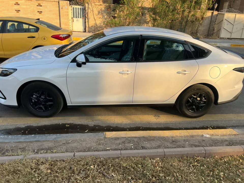 سلام عليكم byd سيل 5 2025 ماشيه 6000 الكلي بدون صبغ بدون شخوط فقط بارد بالبنيد
داخل ابيض 
قطعتين تبريد 
جلد 
بصمه 
وباقي مواصفاتهة 
مسويلهة عازل حراري كل الجام 
و ارضيات حوضيهة 
شاحنه الاصليه 
و فوم مال تايرات 
سعرهة 19،200 و بيهة مجال  
باسمي بغداد 
العنوان اليرموك 
***********
