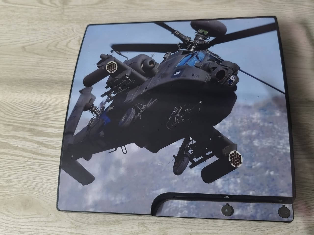 ببلي 3 سلم مهكر متروك بي لعبة فيفا و GTA 5  جديد شغال بس منفذ الHD مالته عطلان تصليحها 10 أو 15 بالزايد  يجي وياه 4 جويستكات رايده ب50 قفلل بيع مستعجل جداا مكاني الكاضمية شارع النواب رقمي ***********
