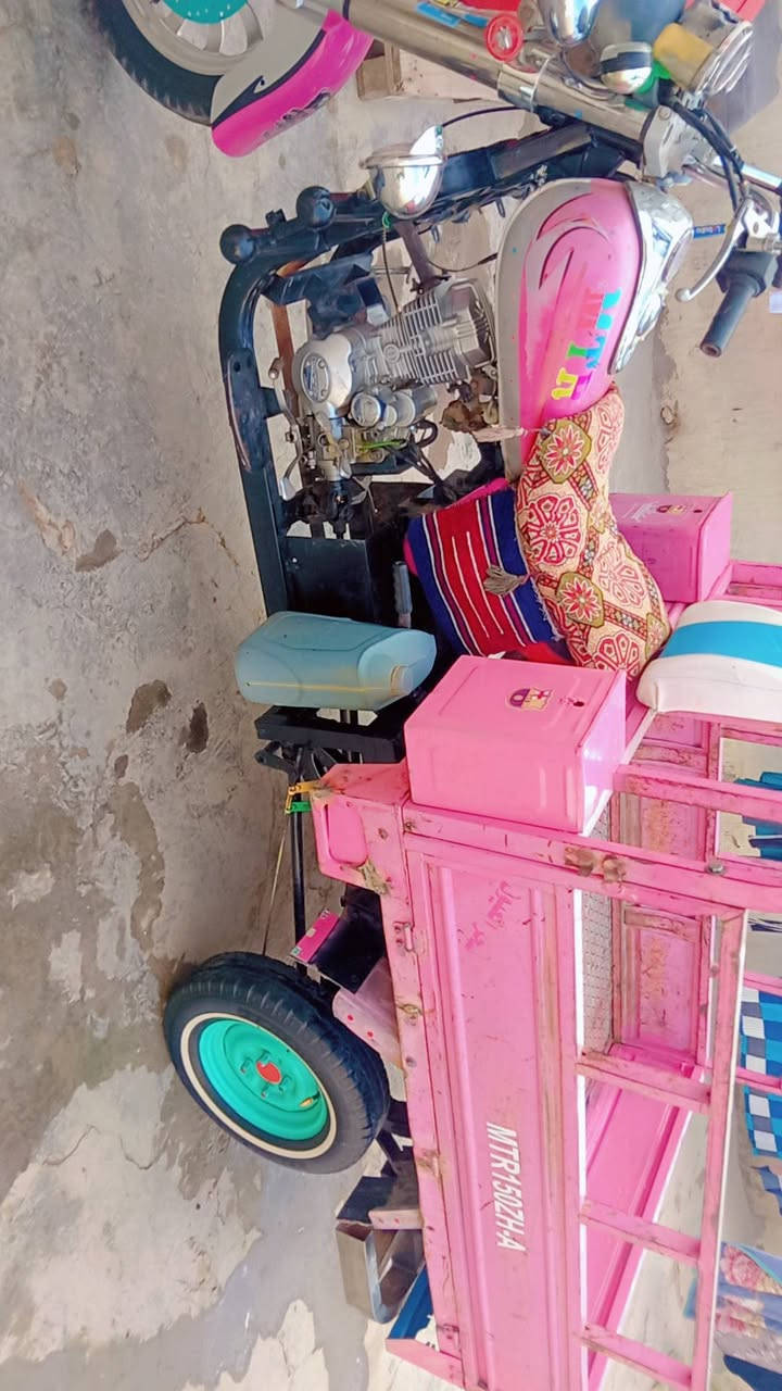 وردي • أوراق باسمي • ماكينة برغي