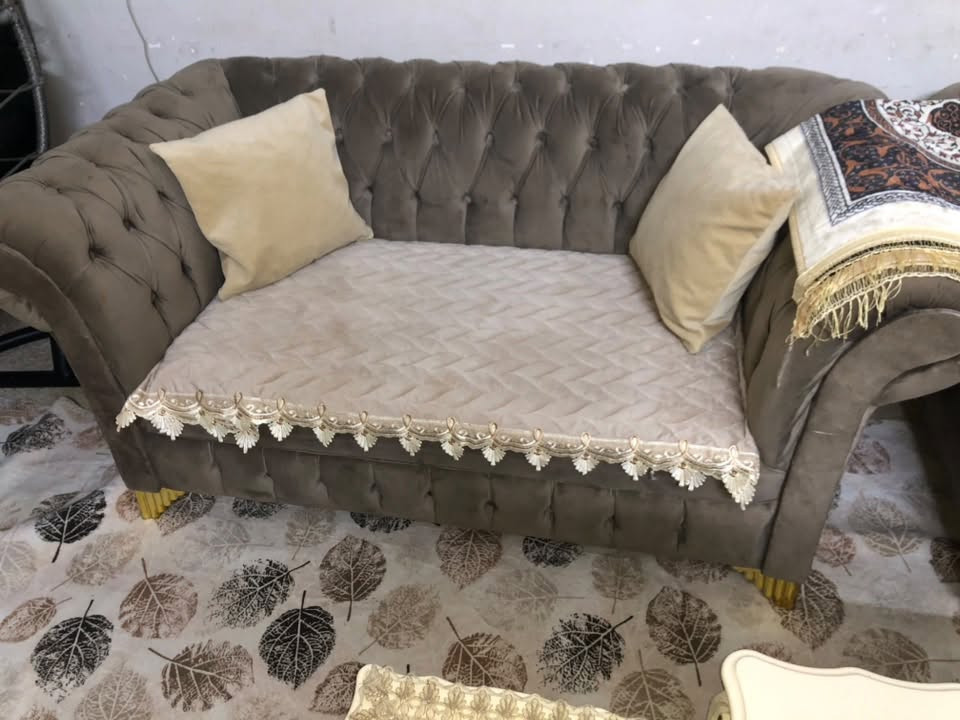 كنب • صالون