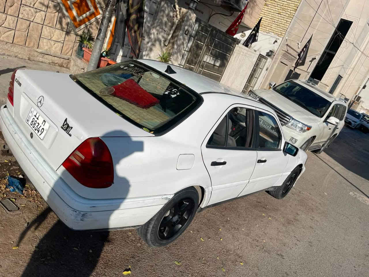 مارسدس e200 
محرك بلادي 
موديل 1987 
رقم بغداد الجديد 
هزه لشهر ال 11
تحويل ثاني يوم 
گير ومحرك نضاف 
تخم تاير جديد 
السياره يرادلها ترتيبات بسيطه  
السعر 35 ورقه وبيها مجال بسيط  
مكاني بغداد حي الجهاد 
اي استفسار ***********
