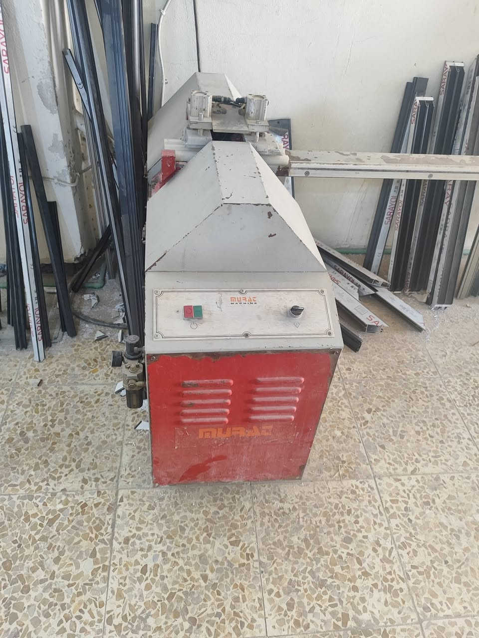 السلام عليكم 
فارزه كيلون وماسكه وكاويه Pvc  للبيع المكان نجف 
***********
