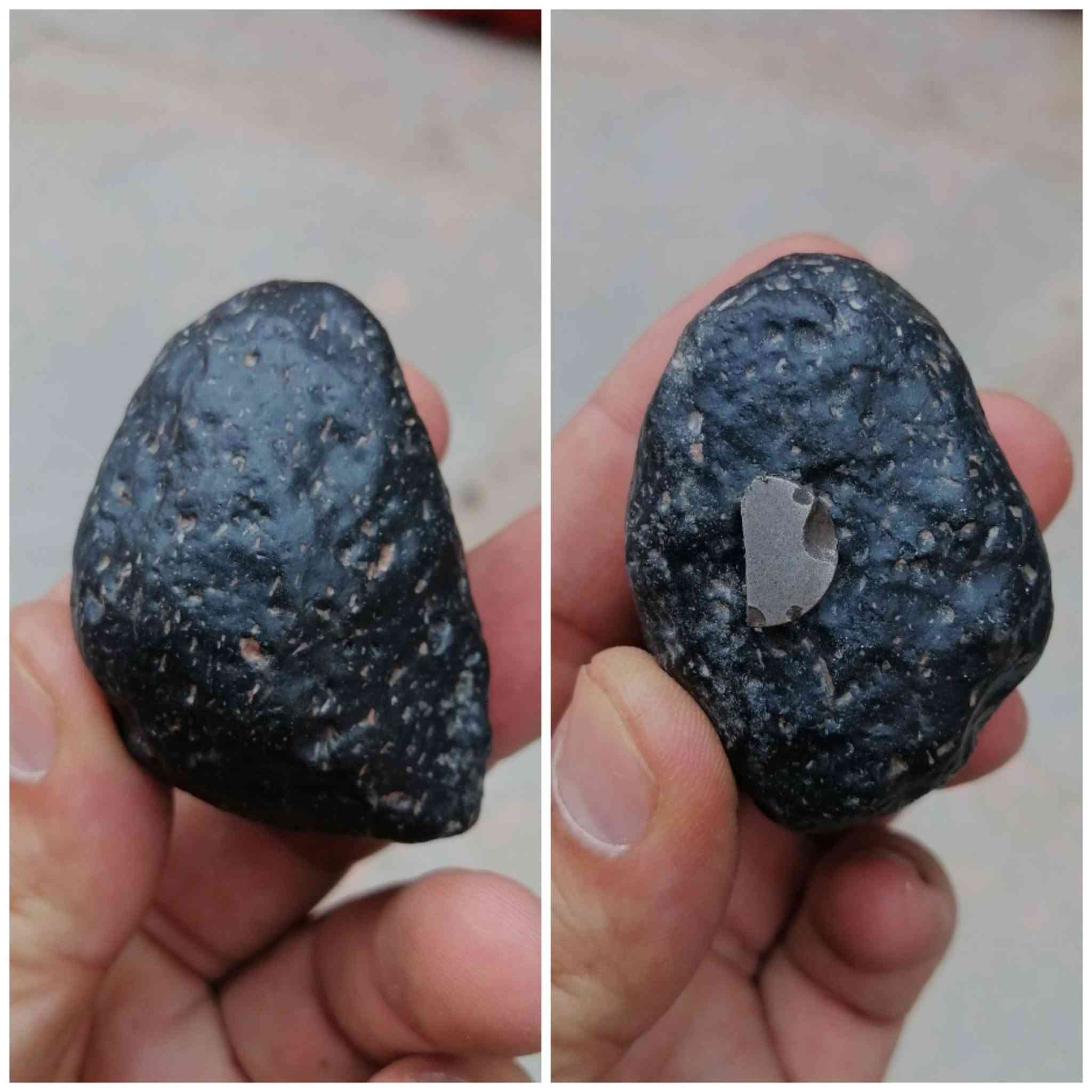 احجار ملاكط اليشب الاحمر والقنداش قاطع النزيف والنيزك وزوعة الحيه والعقيق الزجاجي والسلطاني والسليماني للبيع

نص مكتوب في الصور:
- عقيق خام ملاكط يشف بالضوء
- سليماني خام مصور وجه دب او قرد
- حجر سلطاني مصور رباني للبيع
